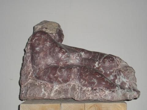 Danae lascive, recevant la pluie d'or Marbre rouge 52cm